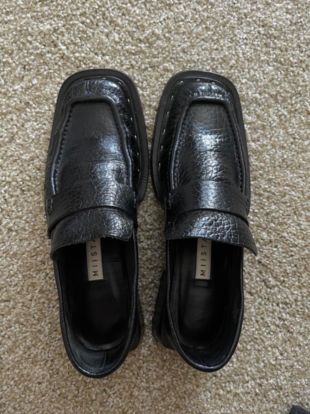 MIISTA Airi Loafers in the black pebble leather